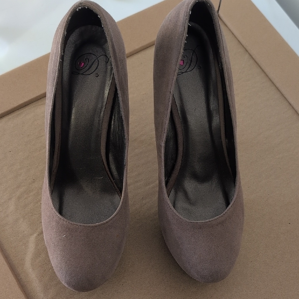 Delicious Brown High Heeled Pumps